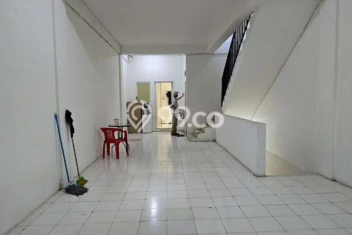 Ruko Dijual di Prime Area Jakarta Timur Luas 350m2 Ruko Dijual di Prime Area Jakarta Timur Luas 350m2