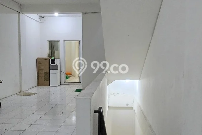 Ruko Dijual di Prime Area Jakarta Timur Luas 350m2 Ruko Dijual di Prime Area Jakarta Timur Luas 350m2