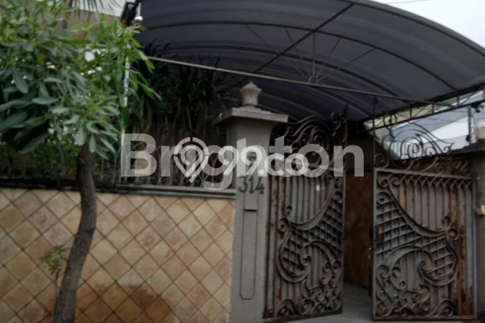 Disewakan Rumah Harga Terjangkau di Kertajaya Surabaya dengan 5 KT Disewakan Rumah Harga Terjangkau di Kertajaya Surabaya dengan 5 KT