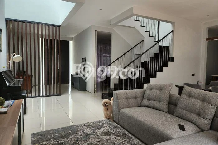 Hunian Mewah LB 247m2 Siap Huni Desain Elegan di Citraland, Surabaya Hunian Mewah LB 247m2 Siap Huni Desain Elegan di Citraland, Surabaya