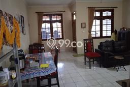 Hunian Elit LB 185m2 Siap Pakai Desain Elegan di Bintaro, Tangerang Selatan Hunian Elit LB 185m2 Siap Pakai Desain Elegan di Bintaro, Tangerang Selatan