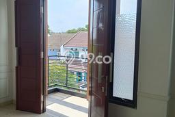 Hunian Nyaman Asri 4 KT Siap Pakai di BSD Griya Loka Tangerang Hunian Nyaman Asri 4 KT Siap Pakai di BSD Griya Loka Tangerang