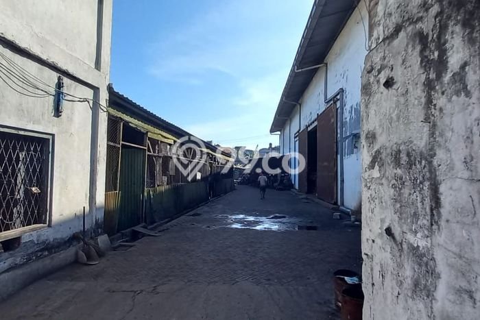 Unit Gudang Dijual di Surabaya LT 1366m2 & LB 1000m2 Unit Gudang Dijual di Surabaya LT 1366m2 & LB 1000m2