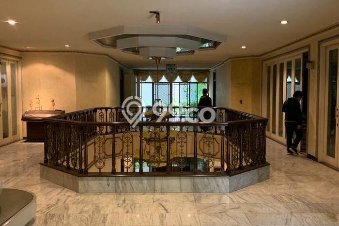Rumah Mewah LB 1350m2 Siap Huni Desain Elegan di Kertajaya, Surabaya Rumah Mewah LB 1350m2 Siap Huni Desain Elegan di Kertajaya, Surabaya