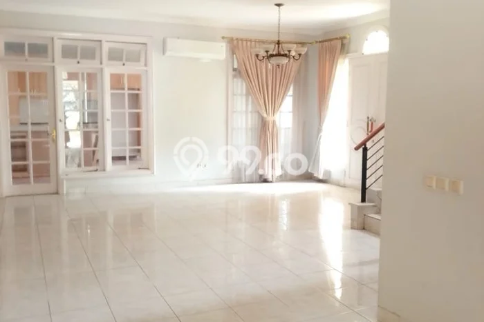 Hunian Mewah LB 500m2 Siap Huni Desain Elegan di Legenda Wisata, Bogor Hunian Mewah LB 500m2 Siap Huni Desain Elegan di Legenda Wisata, Bogor