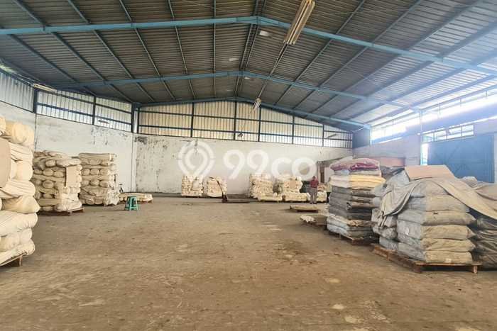 Unit Gudang disewakan di Batujajar Bandung Barat dengan LT 800m2 / LB 500m2 Unit Gudang disewakan di Batujajar Bandung Barat dengan LT 800m2 / LB 500m2