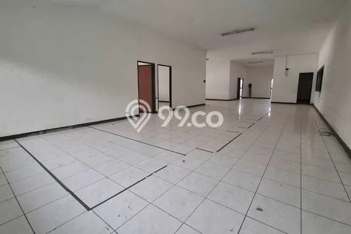Unit Gudang Disewakan di Moch Toha di Area Ramai & Strategis Unit Gudang Disewakan di Moch Toha di Area Ramai & Strategis