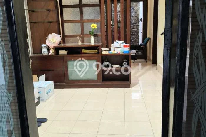 Disewakan! Rumah 3 Kamar Tidur &
2 Kamar Mandi di Citra Grand, Jakarta Timur Disewakan! Rumah 3 Kamar Tidur &
2 Kamar Mandi di Citra Grand, Jakarta Timur