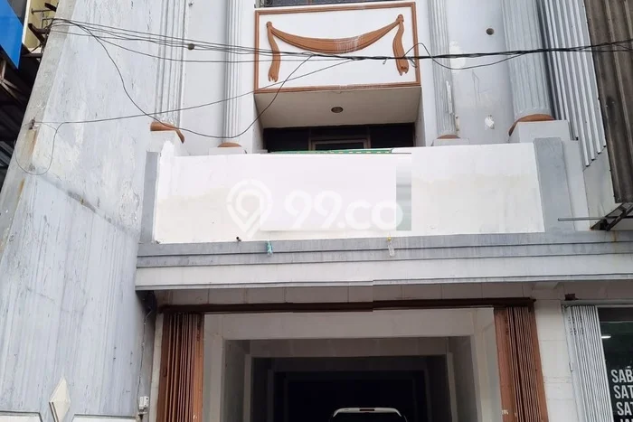 Ruko Disewa di Surabaya dengan LB 110m2 Area Komersial Ramai Ruko Disewa di Surabaya dengan LB 110m2 Area Komersial Ramai