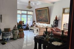 Ready to Use! Premium House LT 300m2 Desain Elegan di Dharma Husada Ready to Use! Premium House LT 300m2 Desain Elegan di Dharma Husada