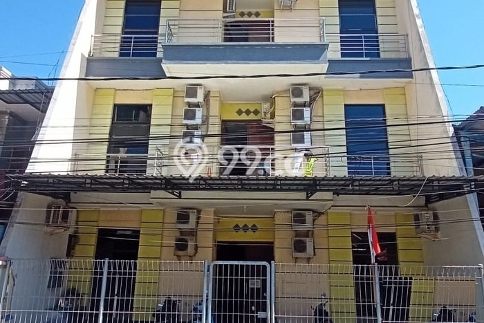 Dijual Rumah Premium dengan Fasilitas Sekitar Komplit di Wonocolo, Surabaya Dijual Rumah Premium dengan Fasilitas Sekitar Komplit di Wonocolo, Surabaya