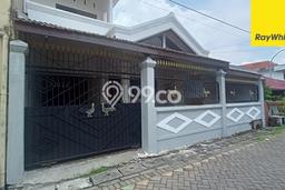Dijual Rumah Luas Elegan Dengan View Eksklusif di Ketintang, Surabaya Dijual Rumah Luas Elegan Dengan View Eksklusif di Ketintang, Surabaya