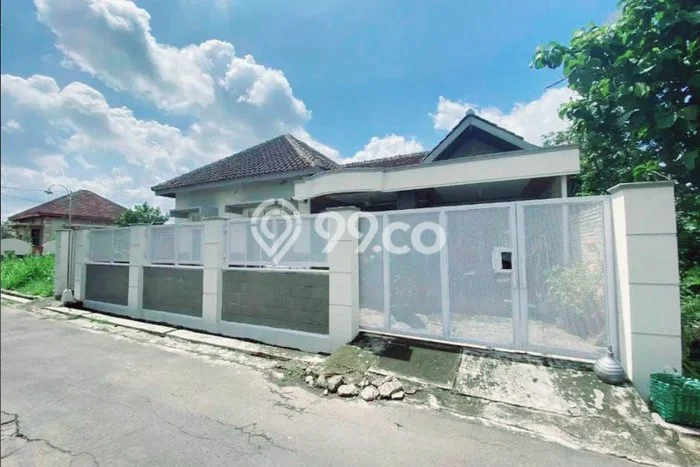 Rumah Modern Cantik 3 KT Bisa Langsung Pindah di Colomadu Rumah Modern Cantik 3 KT Bisa Langsung Pindah di Colomadu