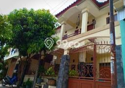 PENAWARAN TERBATAS! Rumah Premium area Laweyan, Luas 180m² LB 260m² PENAWARAN TERBATAS! Rumah Premium area Laweyan, Luas 180m² LB 260m²