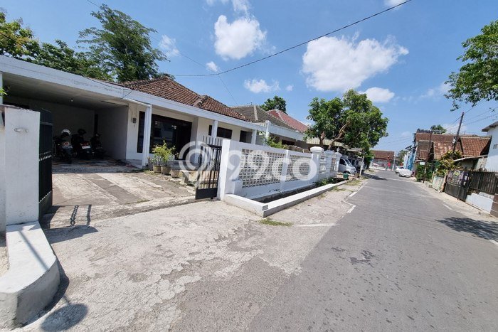 Rumah 10 KT 4 KM Luas Tanah 400m², Luas Bangunan 300m² di Colomadu, Karanganyar Rumah 10 KT 4 KM Luas Tanah 400m², Luas Bangunan 300m² di Colomadu, Karanganyar