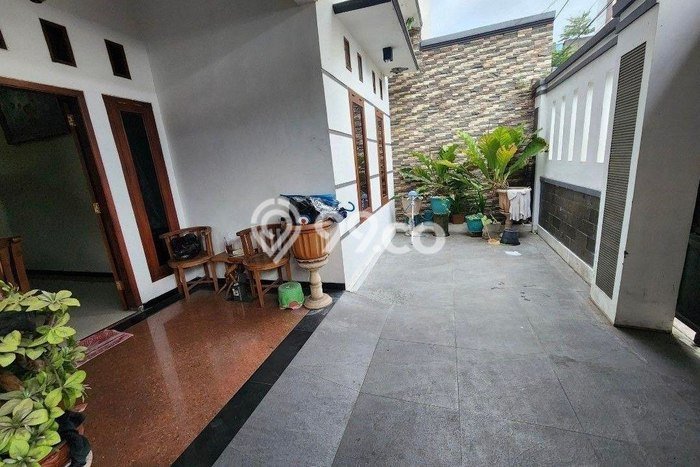 Rumah Menguntungkan di Laweyan, Dekat Kawasan Bisnis, Surakarta - 5 Kamar Tidur Rumah Menguntungkan di Laweyan, Dekat Kawasan Bisnis, Surakarta - 5 Kamar Tidur