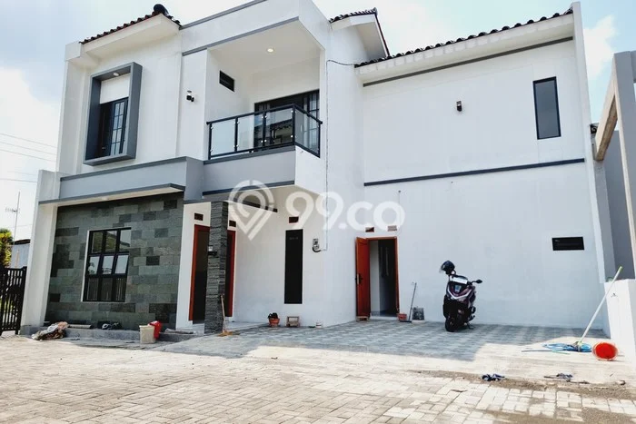 Rumah Lokasi Strategis di Banjarsari, Surakarta, Luas 97m² Bangunan 130m² Rumah Lokasi Strategis di Banjarsari, Surakarta, Luas 97m² Bangunan 130m²