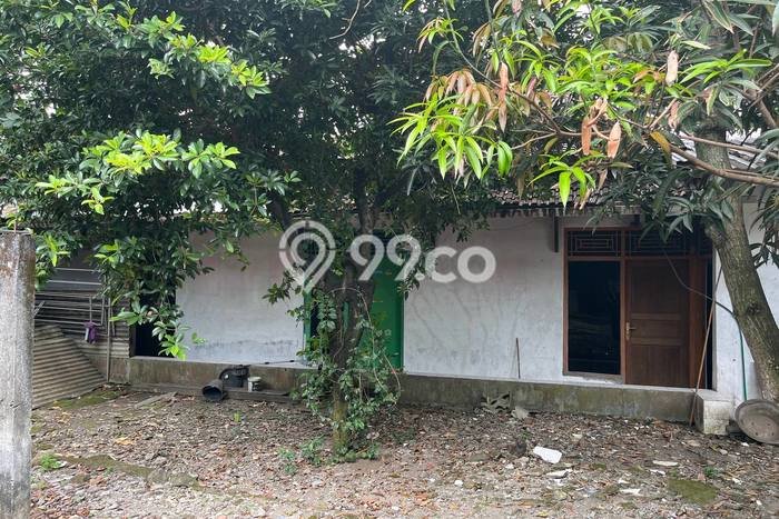 JUAL CEPAT! Rumah Siap Huni Area Strategis Jebres, Luas 586m2m² Bangunan 300m2m² JUAL CEPAT! Rumah Siap Huni Area Strategis Jebres, Luas 586m2m² Bangunan 300m2m²
