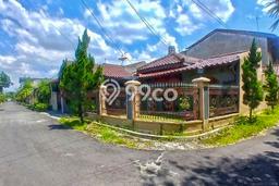 Rumah Strategis Modern Lb 200m2 di Laweyan, Surakarta Rumah Strategis Modern Lb 200m2 di Laweyan, Surakarta