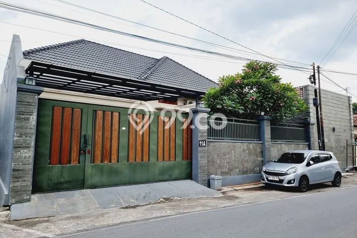 HOT LISTING! Rumah Siap Huni lokasi Banjarsari, Surakarta, LT 359m² LB 300m² HOT LISTING! Rumah Siap Huni lokasi Banjarsari, Surakarta, LT 359m² LB 300m²