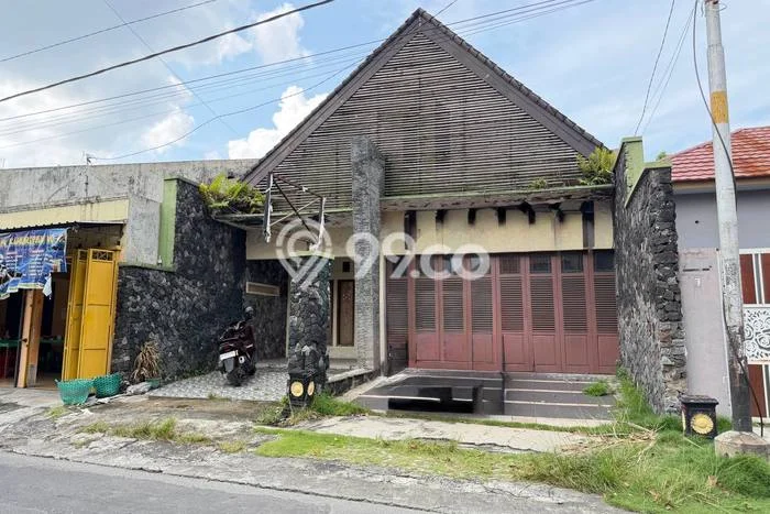 Rumah Mewah Dijual LT 343m2 di Banjarsari, Surakarta Rumah Mewah Dijual LT 343m2 di Banjarsari, Surakarta