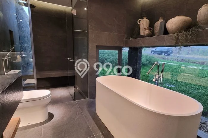 PENAWARAN TERBAIK! Rumah Premium di Salatiga, LT 445m2m² Bangunan 325m2m² PENAWARAN TERBAIK! Rumah Premium di Salatiga, LT 445m2m² Bangunan 325m2m²