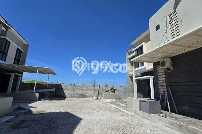 For Sale Rumah 3 Kamar Lokasi Strategis Nyaman dan Strategis di Rungkut For Sale Rumah 3 Kamar Lokasi Strategis Nyaman dan Strategis di Rungkut