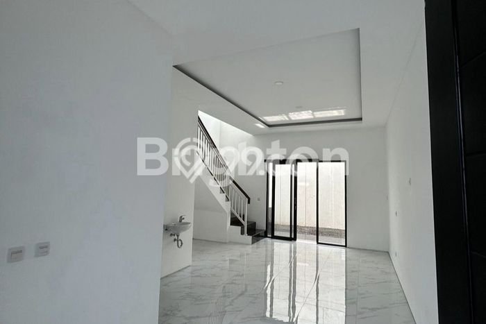 Rumah Modern Cantik 3 KT Siap Huni di Rungkut Rumah Modern Cantik 3 KT Siap Huni di Rungkut