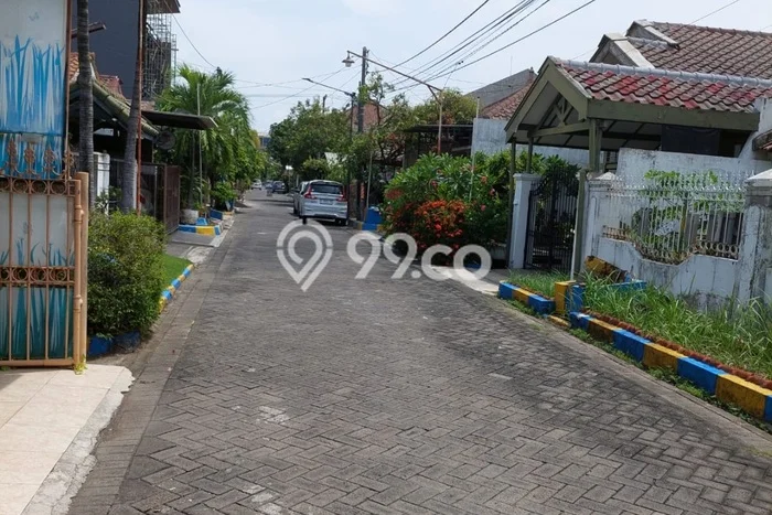 For Sale Rumah 4 Kamar Lokasi Ideal Bagus dan Strategis di Rungkut For Sale Rumah 4 Kamar Lokasi Ideal Bagus dan Strategis di Rungkut