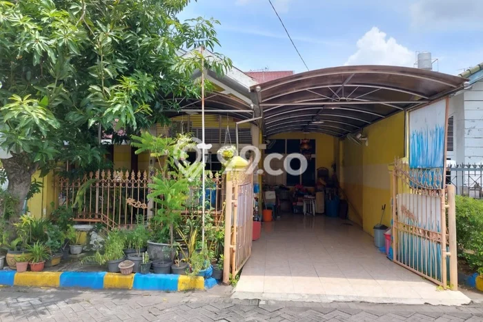 For Sale Rumah 4 Kamar Lokasi Ideal Bagus dan Strategis di Rungkut For Sale Rumah 4 Kamar Lokasi Ideal Bagus dan Strategis di Rungkut