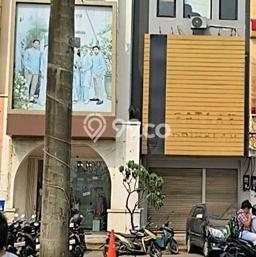 Ruko untuk disewa di Ciledug punya LT 75m2 & LB 300m2 harga sewa kompetitif Ruko untuk disewa di Ciledug punya LT 75m2 & LB 300m2 harga sewa kompetitif
