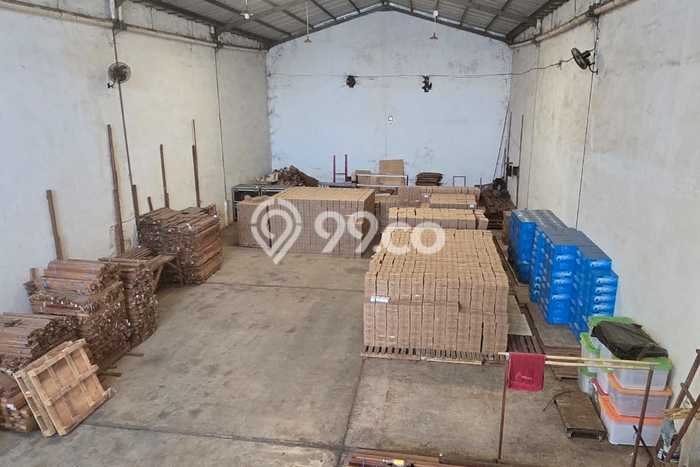 Area Ramai! Pabrik Dijual di Driyorejo untuk Bisnis Luas Bangunan 330m2 Area Ramai! Pabrik Dijual di Driyorejo untuk Bisnis Luas Bangunan 330m2