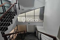 Sewa Rumah Strategis LT 225m2 / LB 225m2 di Senopati, Jakarta Selatan Sewa Rumah Strategis LT 225m2 / LB 225m2 di Senopati, Jakarta Selatan
