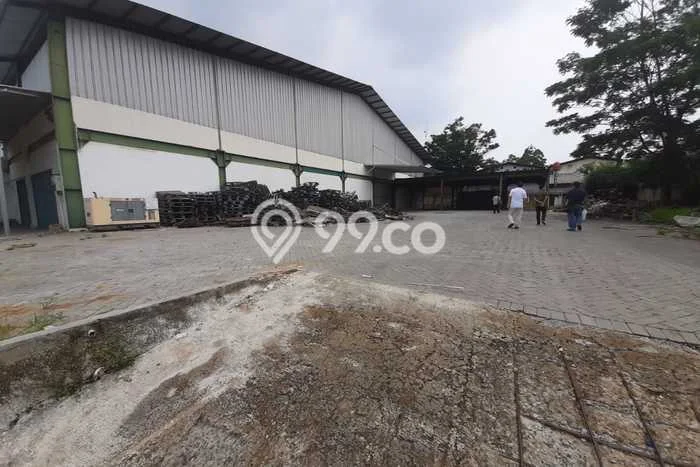 Unit Gudang disewakan di BSD Tangerang Selatan dengan LT 8400m2 / LB 6957m2 Unit Gudang disewakan di BSD Tangerang Selatan dengan LT 8400m2 / LB 6957m2