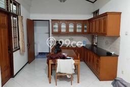 Rumah Elit Modern Tanpa Renovasi di Surya Sumantri Bandung Rumah Elit Modern Tanpa Renovasi di Surya Sumantri Bandung