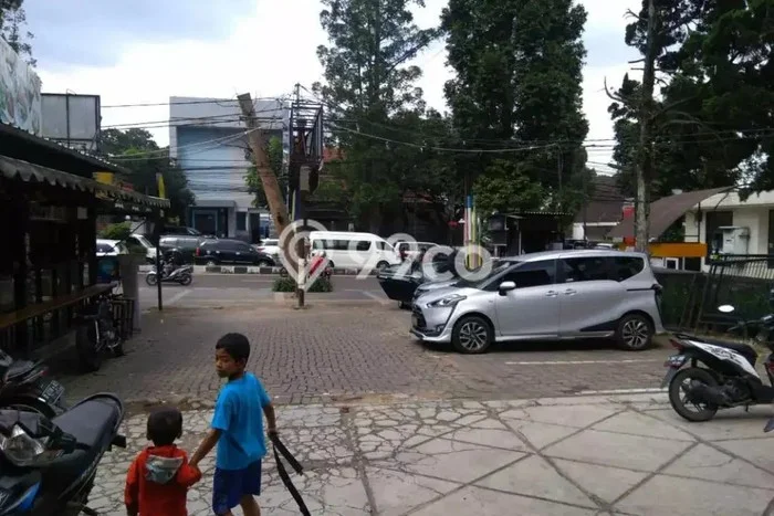 Rumah lokasi Coblong, Bandung, Luas 828m2m² Bangunan 500m2m² Rumah lokasi Coblong, Bandung, Luas 828m2m² Bangunan 500m2m²