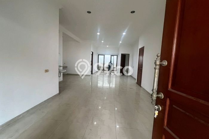 Dijual Rumah Luas Elegan Dengan View Cantik di Meruya, Jakarta Barat Dijual Rumah Luas Elegan Dengan View Cantik di Meruya, Jakarta Barat