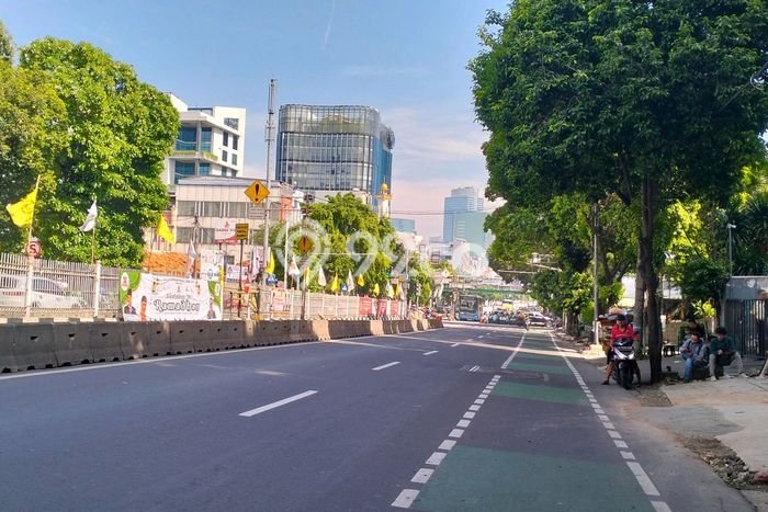 Area Ramai! Ruko Dijual di Mampang Prapatan untuk Bisnis Luas Bangunan 780m2 Area Ramai! Ruko Dijual di Mampang Prapatan untuk Bisnis Luas Bangunan 780m2