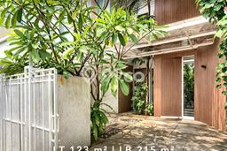 Rumah Elit LB 215m2 Siap Pakai Desain Elegan di Cipete, Jakarta Selatan Rumah Elit LB 215m2 Siap Pakai Desain Elegan di Cipete, Jakarta Selatan