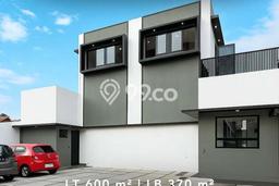 For Sale! Luxury House LT 600m2 Desain Elegan di Ampera For Sale! Luxury House LT 600m2 Desain Elegan di Ampera