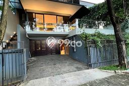 Ready to Use! Premium House LT 216m2 Desain Elegan di Kemang Ready to Use! Premium House LT 216m2 Desain Elegan di Kemang