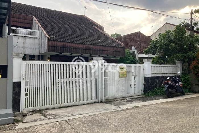 Disewakan! Rumah 5 Kamar Tidur &
4 Kamar Mandi di Riau, Bandung Disewakan! Rumah 5 Kamar Tidur &
4 Kamar Mandi di Riau, Bandung