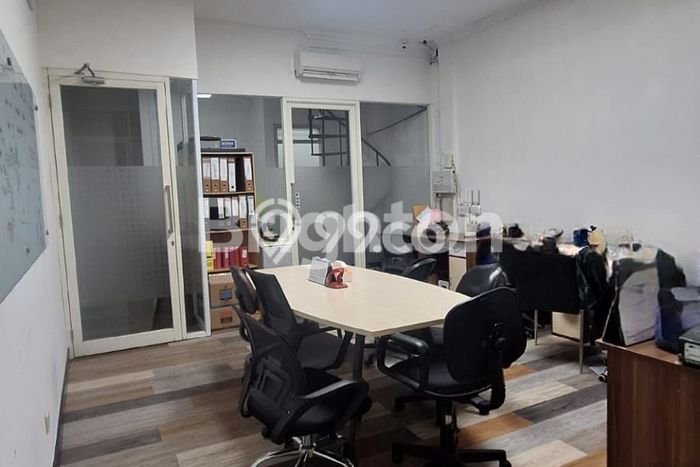 Dijual Ruko Premium di Kutisari, Luas 92m2m², Jalan Utama, Area Bisnis Dijual Ruko Premium di Kutisari, Luas 92m2m², Jalan Utama, Area Bisnis
