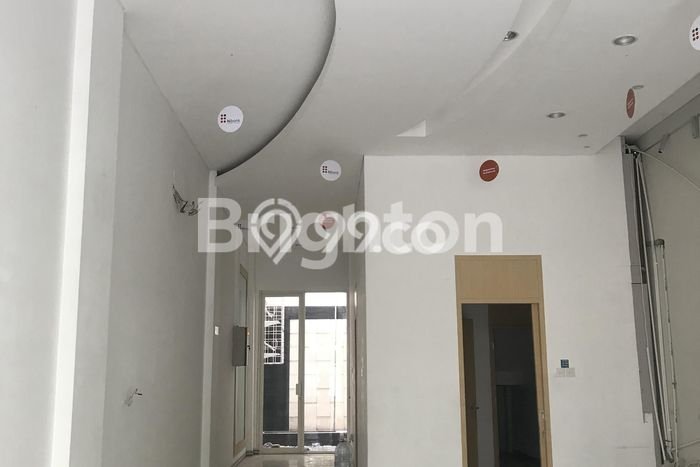 AREA KOMERSIAL! Ruko For Rent Kawasan Rungkut, Luas 374m2m², Akses Utama, Ready Operasi AREA KOMERSIAL! Ruko For Rent Kawasan Rungkut, Luas 374m2m², Akses Utama, Ready Operasi