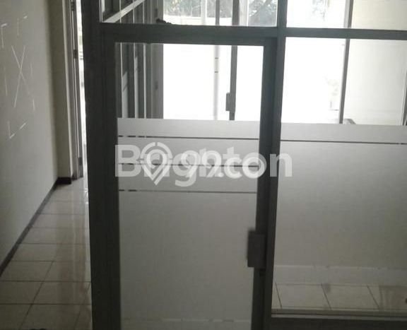 Ruko For Rent di Sukolilo, Luas 288m2m², Area Komersial, Siap Usaha Ruko For Rent di Sukolilo, Luas 288m2m², Area Komersial, Siap Usaha