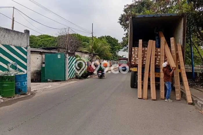 Gudang Disewa di Jakarta Barat dengan LB 30m2 Area Komersial Ramai Gudang Disewa di Jakarta Barat dengan LB 30m2 Area Komersial Ramai