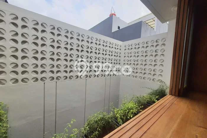 Disewakan Rumah Harga Terjangkau di Kota Wisata Jakarta Timur dengan 4 Kamar Tidur Disewakan Rumah Harga Terjangkau di Kota Wisata Jakarta Timur dengan 4 Kamar Tidur
