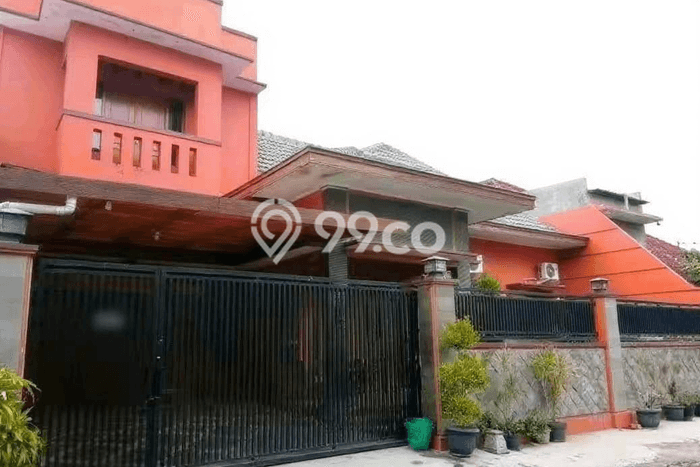 Rumah Terawat di Banjarsari, Surakarta, Luas Tanah 376m², Luas Bangunan 300m² Rumah Terawat di Banjarsari, Surakarta, Luas Tanah 376m², Luas Bangunan 300m²