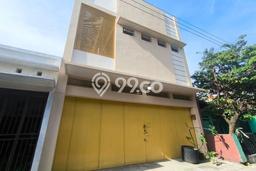 Rumah Strategis Minimalis Lb 221m2 di Banjarsari, Surakarta Rumah Strategis Minimalis Lb 221m2 di Banjarsari, Surakarta