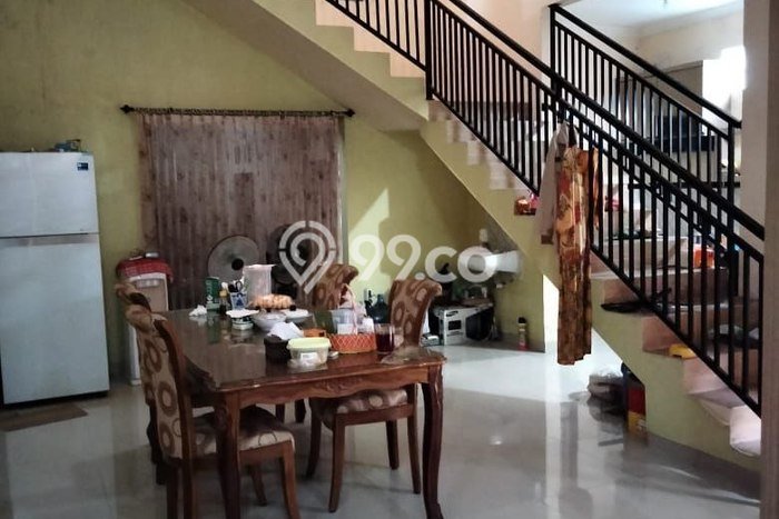 Rumah Terawat di Banjarsari, Surakarta, Luas Tanah 376m², Luas Bangunan 300m² Rumah Terawat di Banjarsari, Surakarta, Luas Tanah 376m², Luas Bangunan 300m²